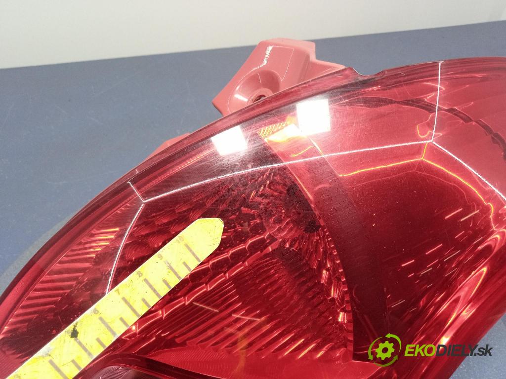 Suzuki Swift 2009 svetlo / reflektor zad Prava: Vonkajsia: 5696S1-R
