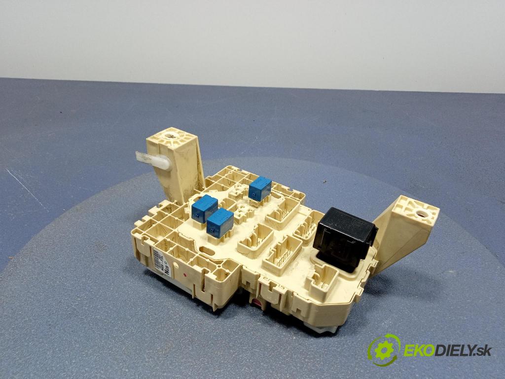 Suzuki Swift 2009 skrinka Poistky: 36770-72KB2