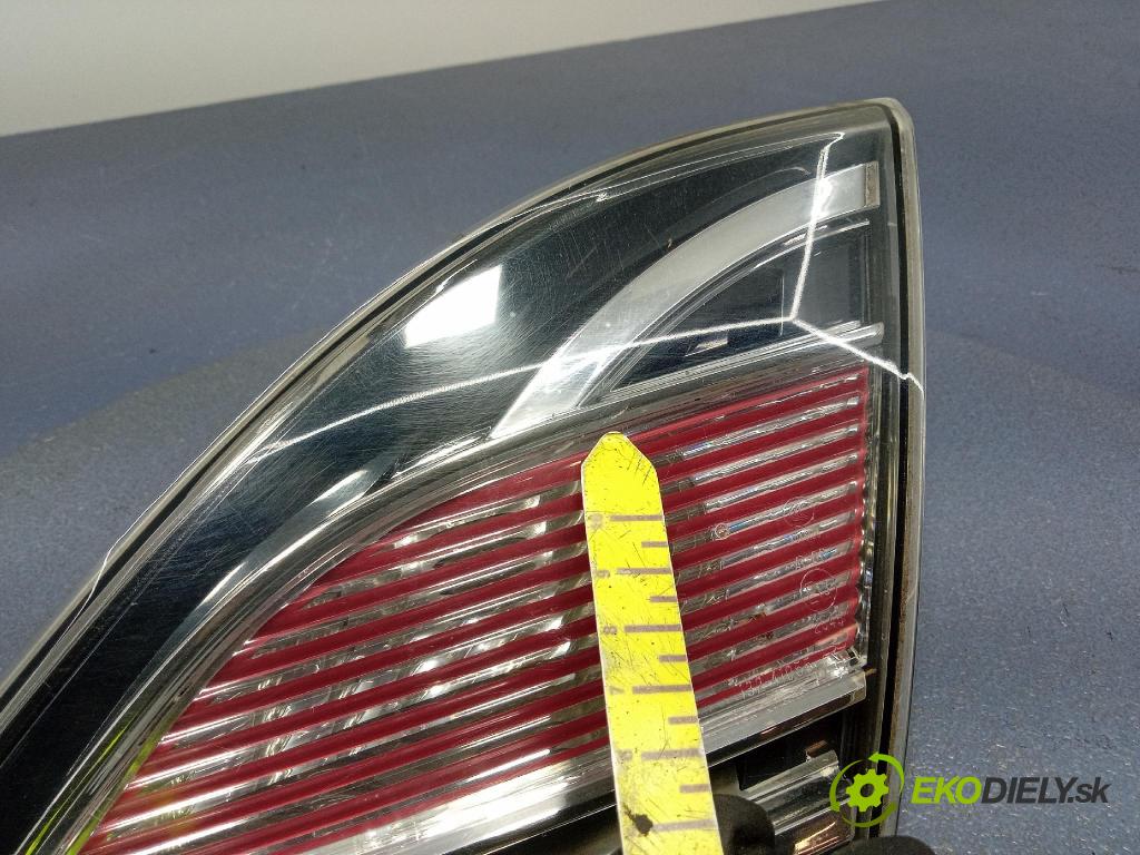 Mazda 6 2010 svetlo / reflektor zad Prava: Vnútri: GS1F-513F0