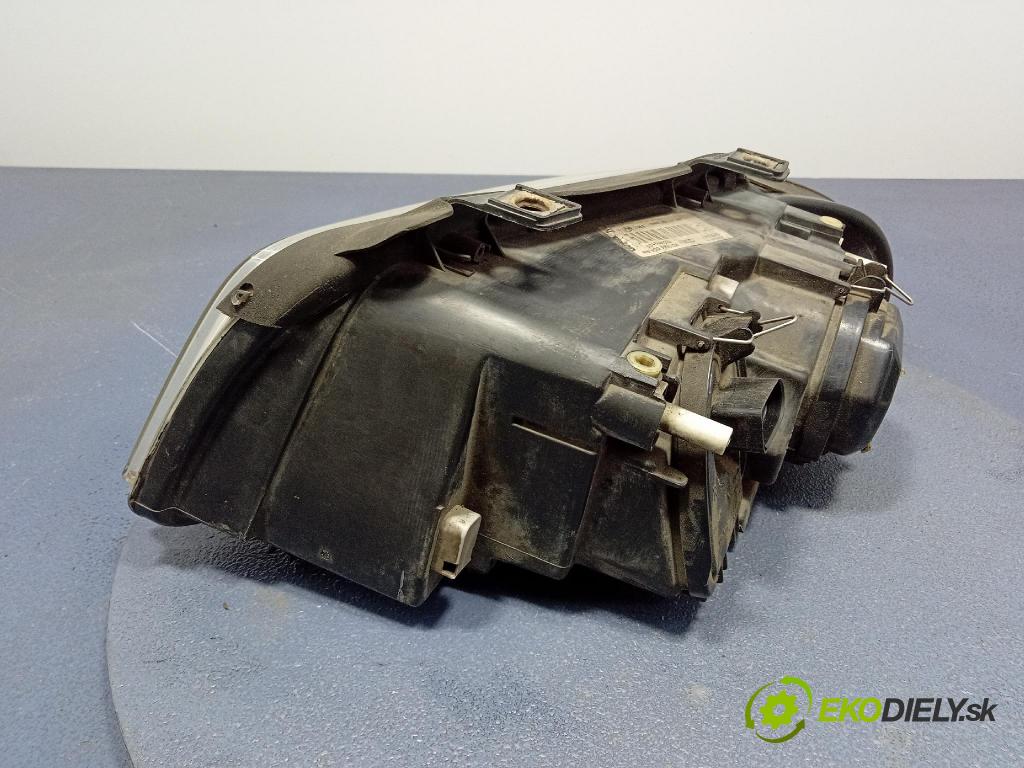 Audi A4 1999 Reflektor: v pravo: 8D0941004AN
