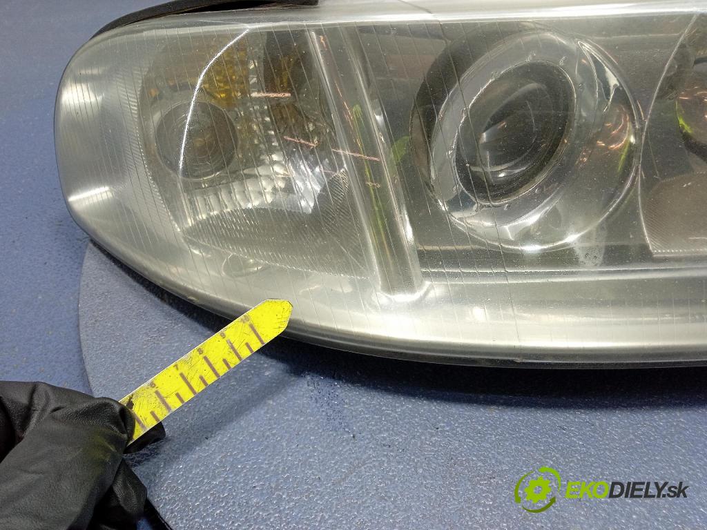 Audi A4 1999 Reflektor: v pravo: 8D0941004AN