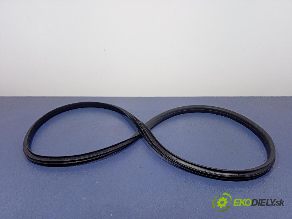 Renault Captur 2023 Těsnění: dvere