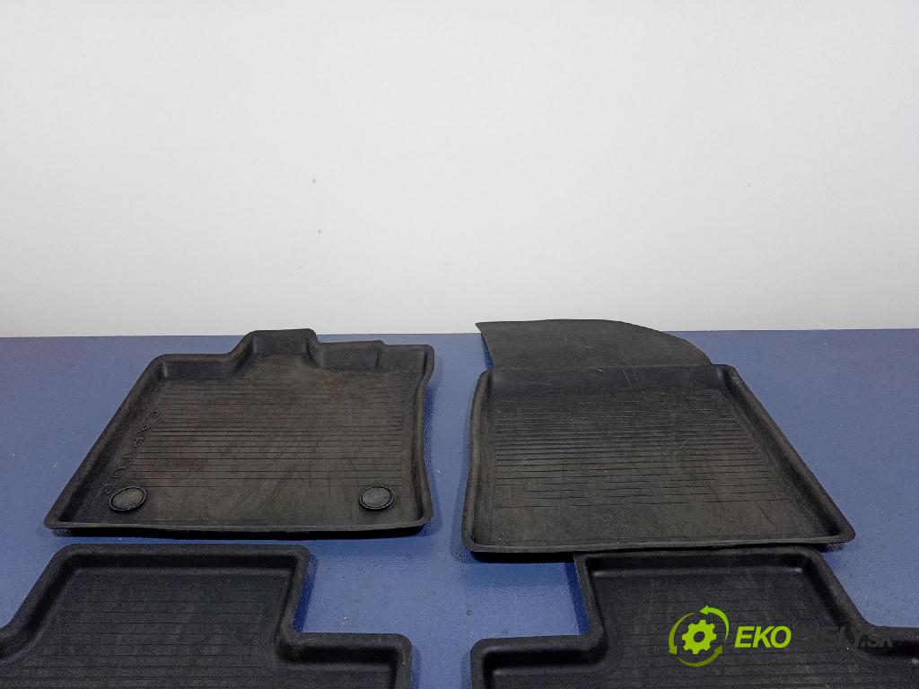 Renault Captur 2023 koberec do auta 8201725646