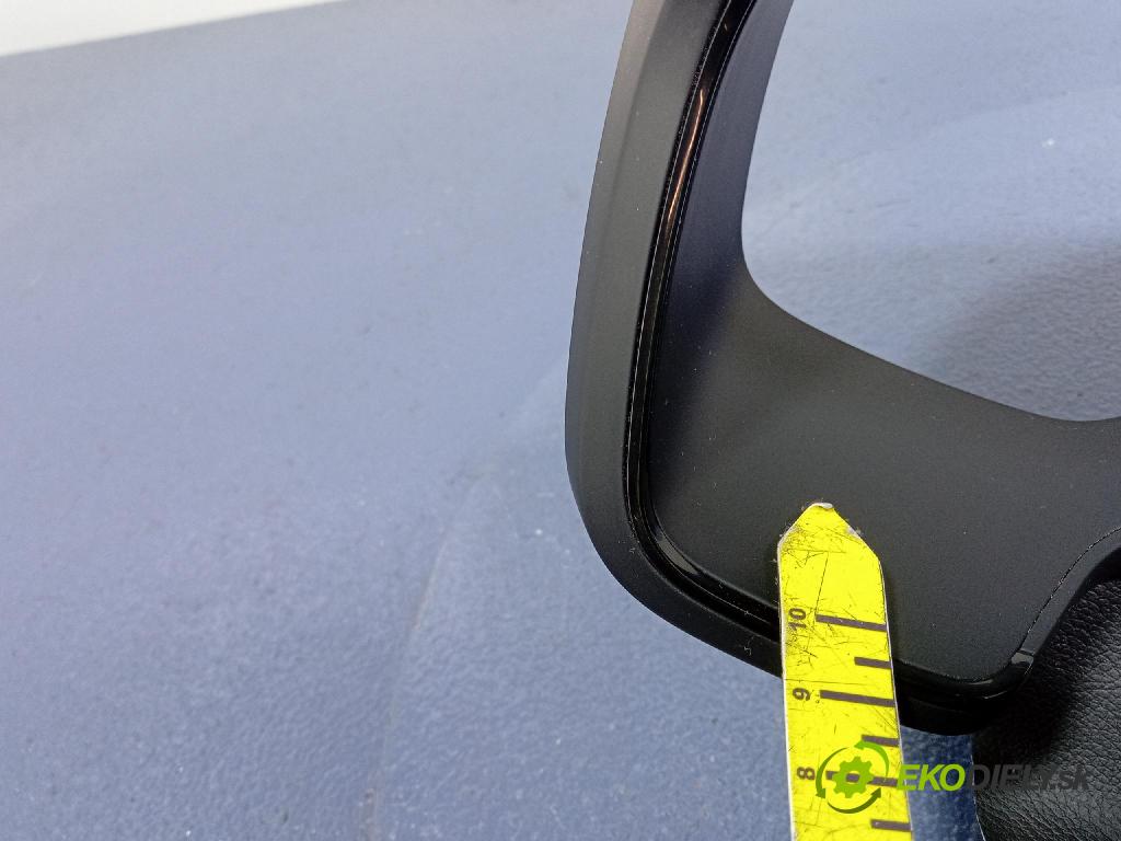 Renault Captur 2023 kryt Plast: Interiéry: 682409204R