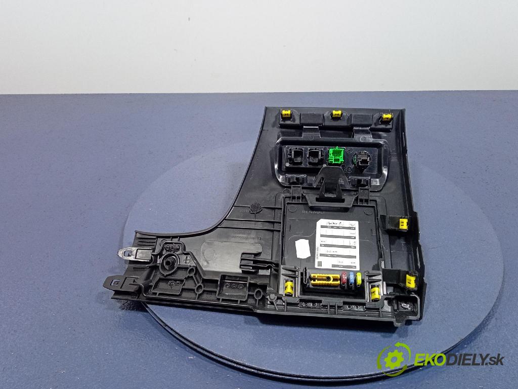 Renault Captur 2023 kryt Plast: Interiéry: 689210389R