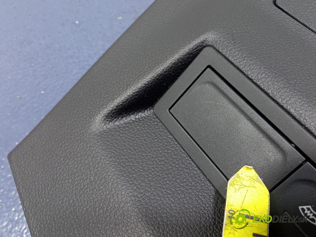 Renault Captur 2023 kryt Plast: Interiéry: 689210389R