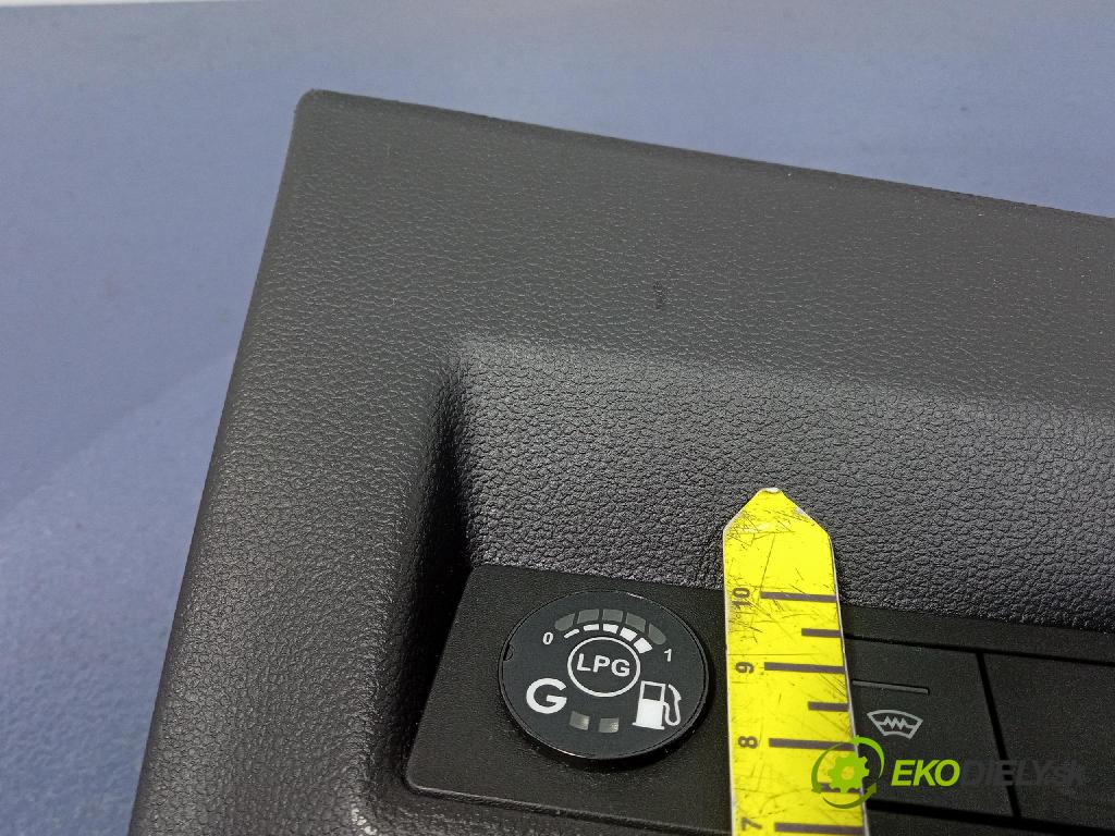 Renault Captur 2023 kryt Plast: Interiéry: 689210389R