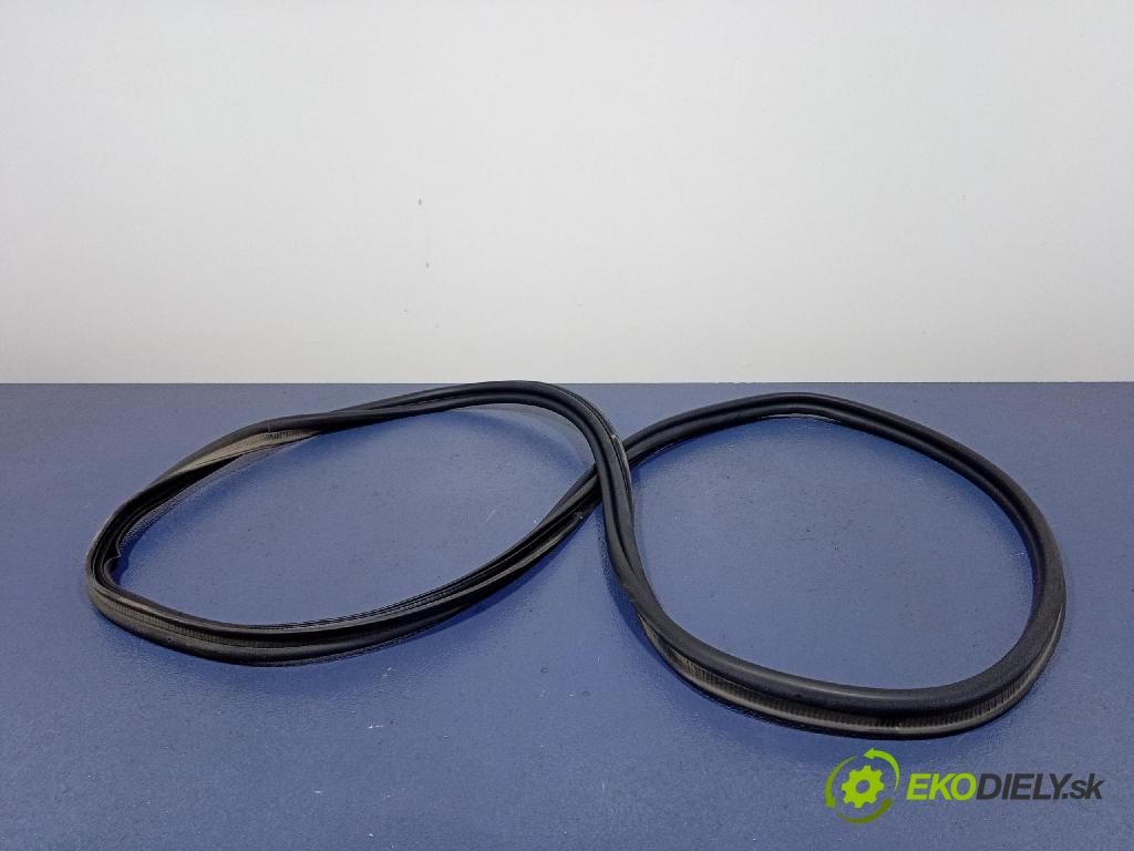 Renault Captur 2023 Těsnění: Kryty: kufra: