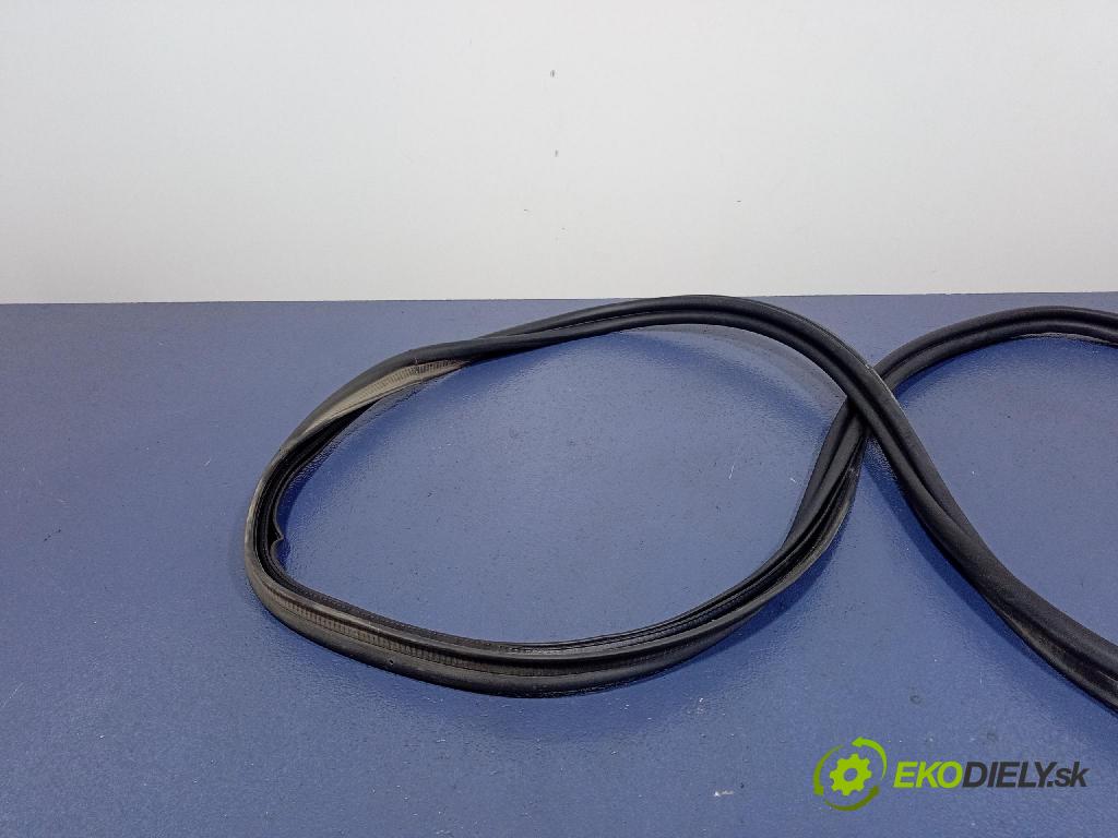 Renault Captur 2023 Těsnění: Kryty: kufra: