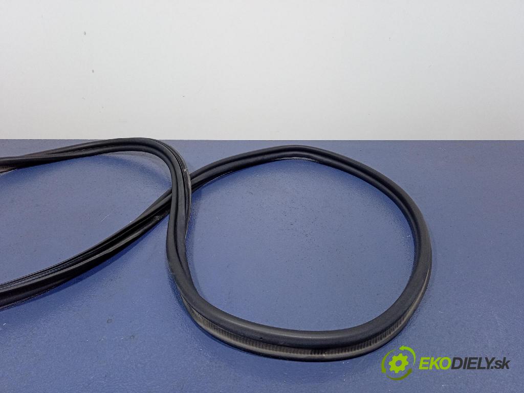 Renault Captur 2023 Těsnění: Kryty: kufra: 