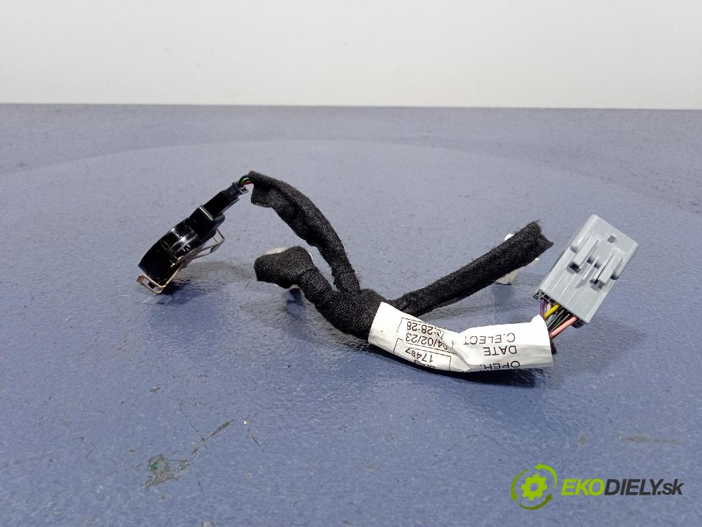 Renault Captur 2023 snímač Dážď: / Twilight: 241605176R