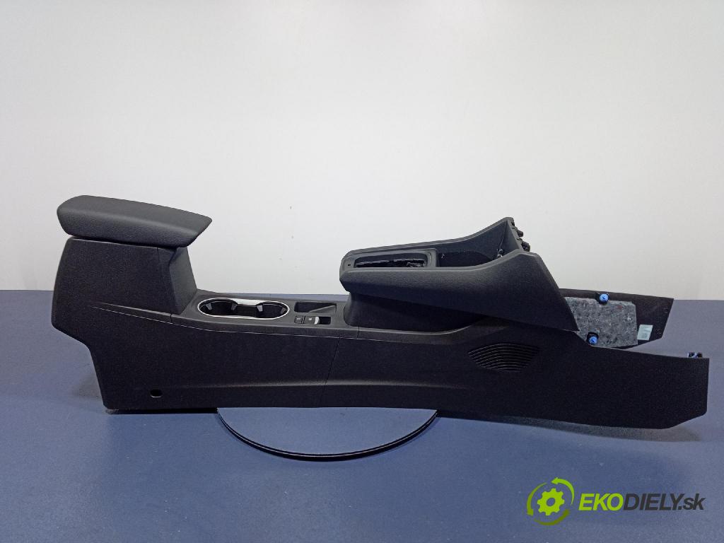 Renault Captur 2023 tunel Stredný: