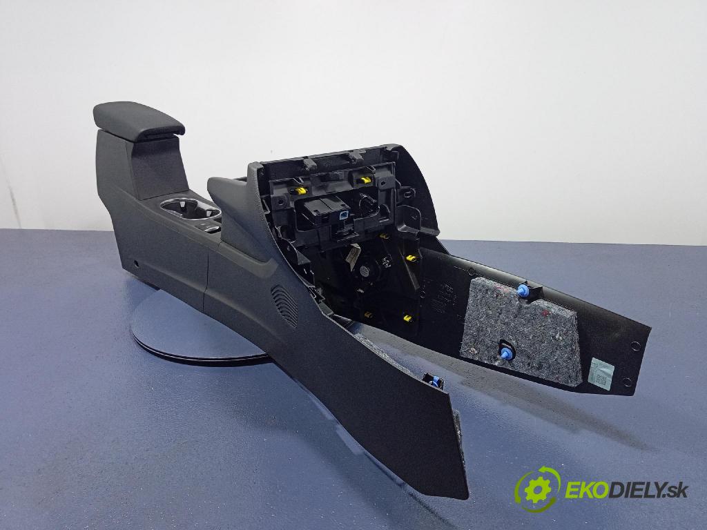 Renault Captur 2023 tunel Stredný: