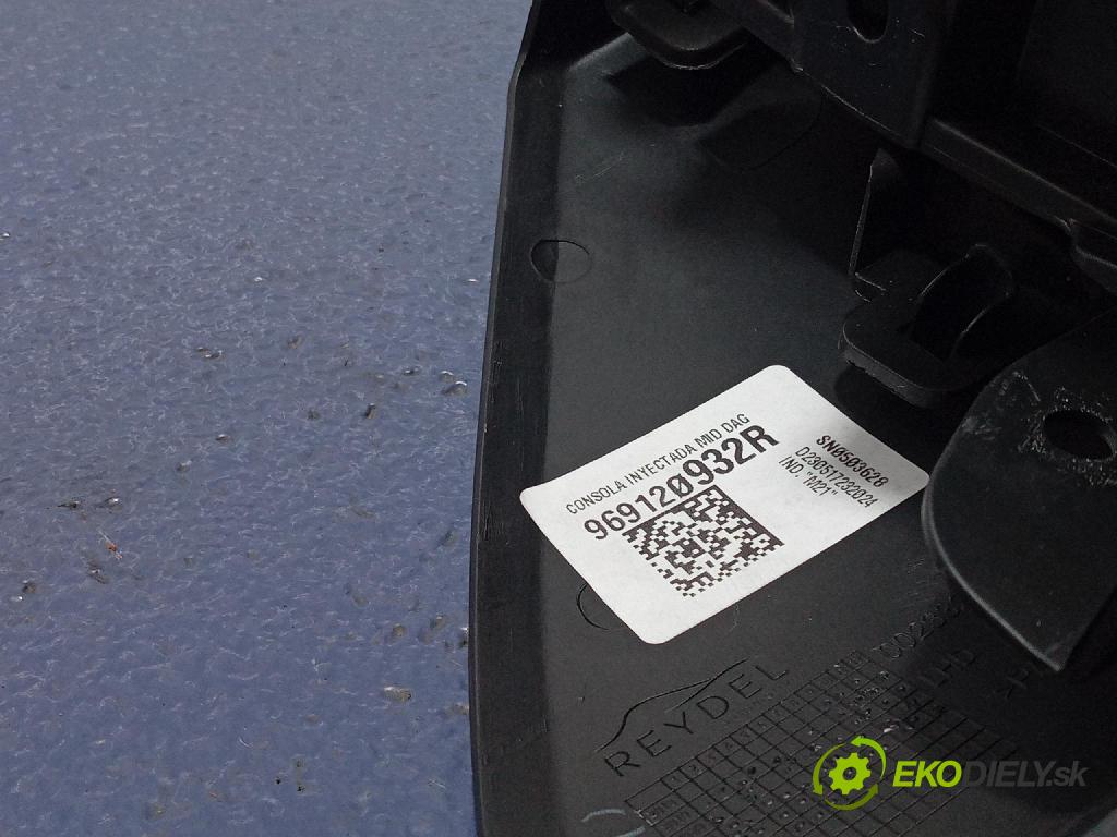 Renault Captur 2023 tunel Stredný: