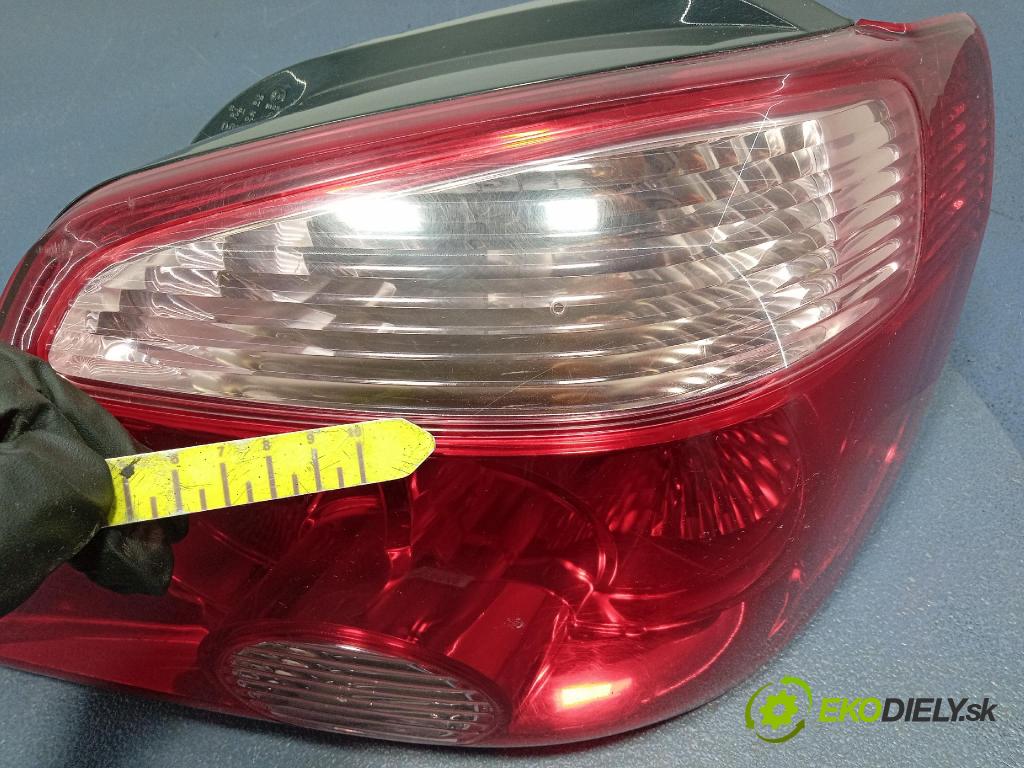 Mitsubishi Outlander 2007 svetlo / reflektor zad Prava: Vonkajsia: 220-87685