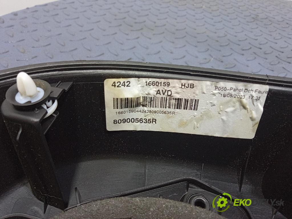 Renault Captur 2023 Čalounictví: dvere Predné Prava:
