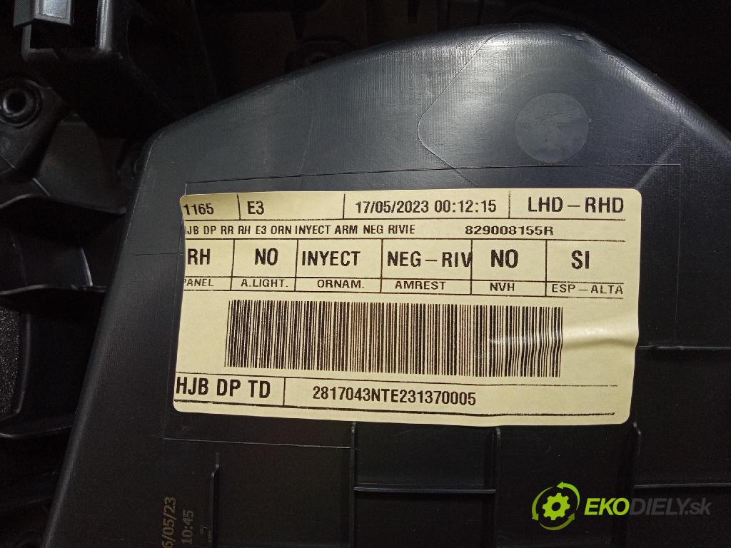 Renault Captur 2023 Čalounictví: dvere zad Prava: