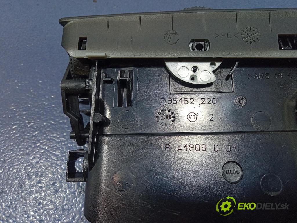 Vw Passat 2004 GRIDS: Prúd vzduchu: Vzduch: 3B0819728D
