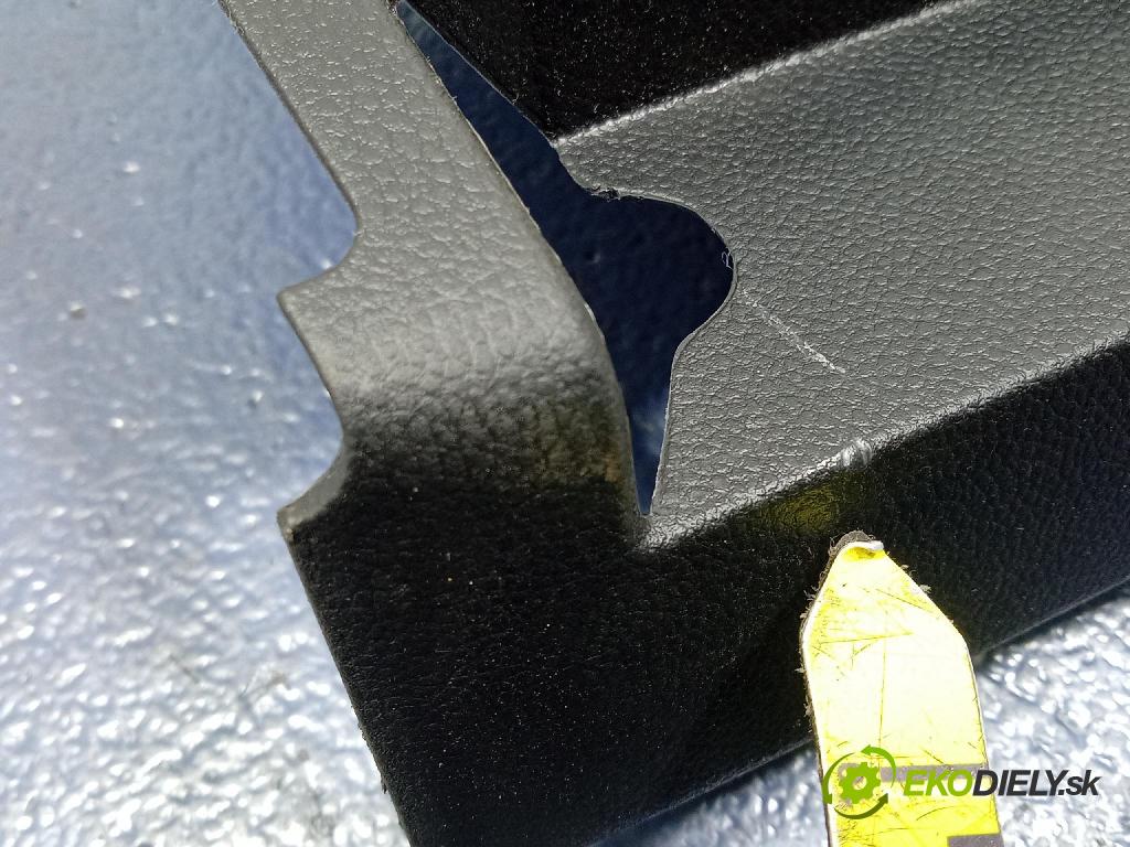 Renault Captur 2023 kryt Plast: Interiéry: 768376603R
