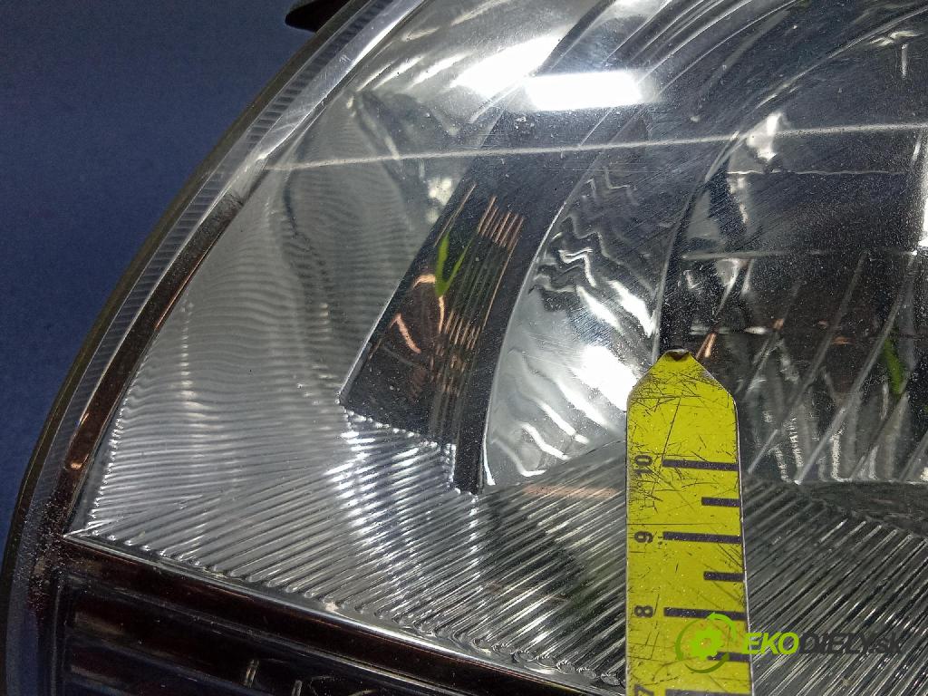 Kia Sportage 2005 Reflektor: Vľavo: 92101-1F0