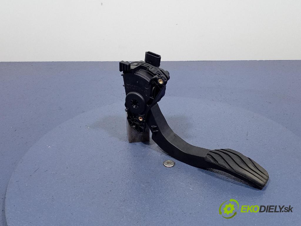 Renault Captur 2023 pedal Plyn: 180100879R