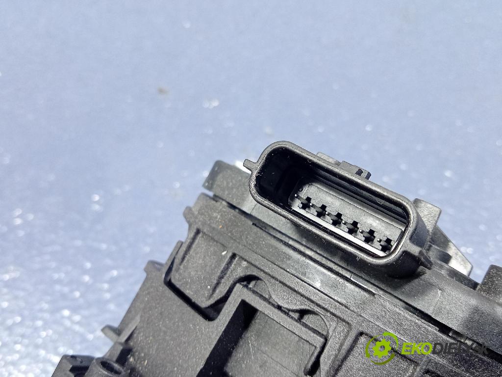 Renault Captur 2023 pedal Plyn: 180100879R