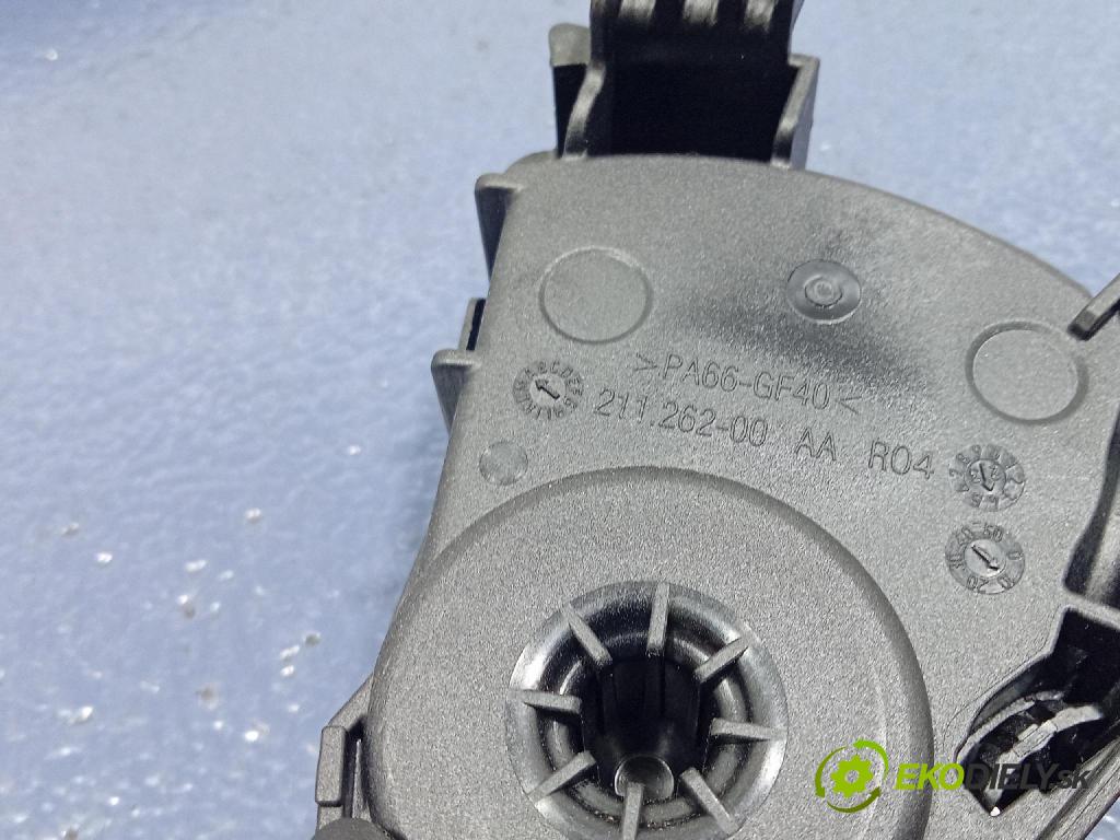Renault Captur 2023 pedal Plyn: 180100879R