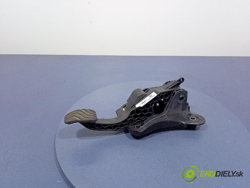 Renault Captur 2023 pedále 465401750R