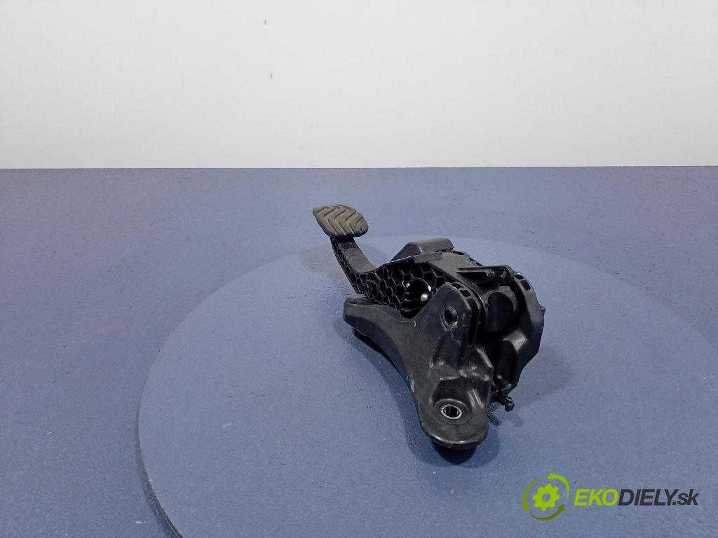 Renault Captur 2023 pedále 465401750R
