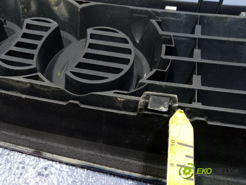 Audi A3 2001 miežka / Gril: 8L0853651A