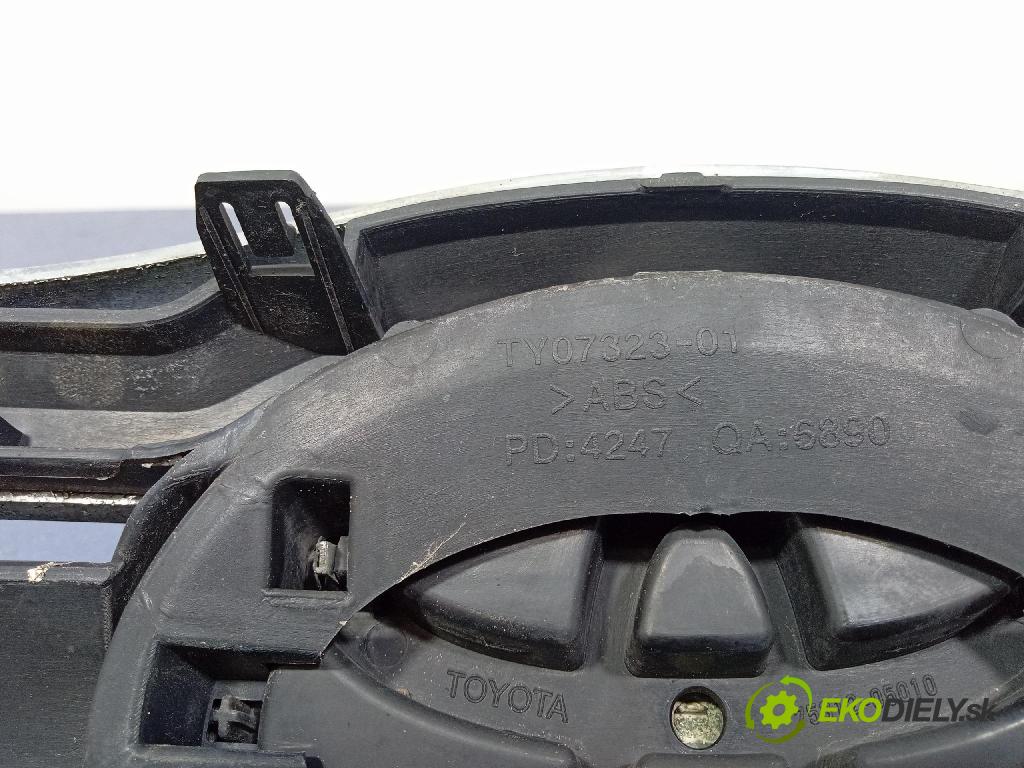 Toyota Avensis 2005 miežka / Gril: 75312-05010