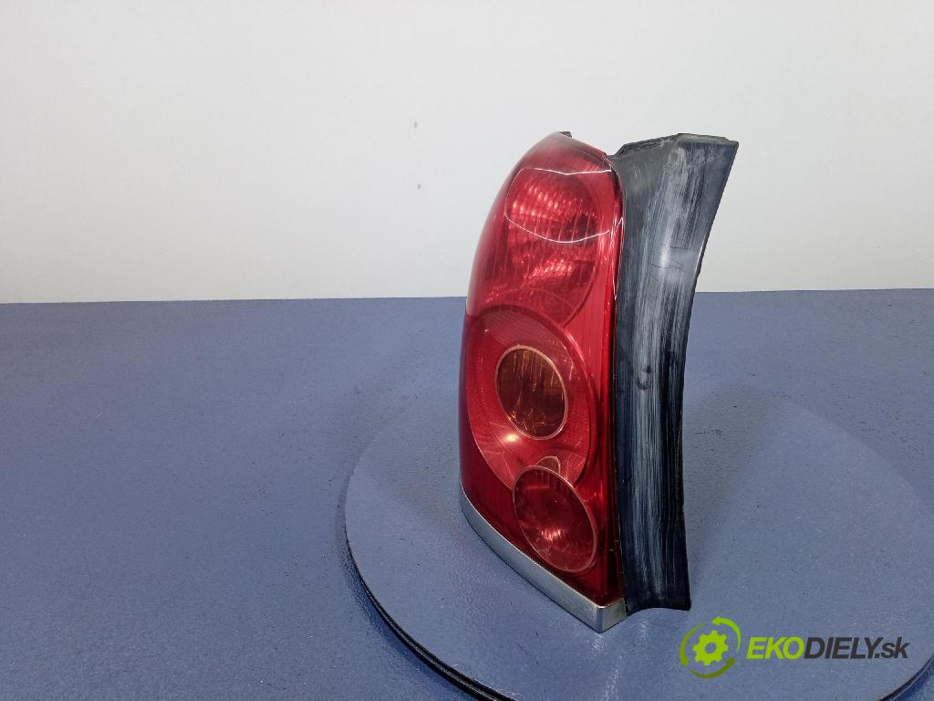 Toyota Avensis 2005 svetlo / reflektor zad ľavá Vonkajsia: