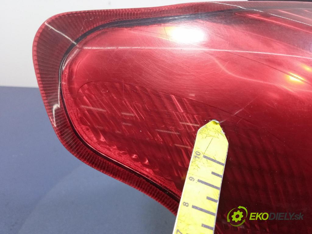 Toyota Avensis 2005 svetlo / reflektor zad ľavá Vonkajsia:
