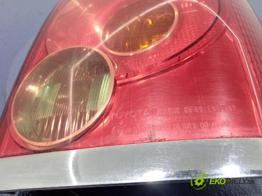 Toyota Avensis 2005 svetlo / reflektor zad Prava: Vonkajsia: