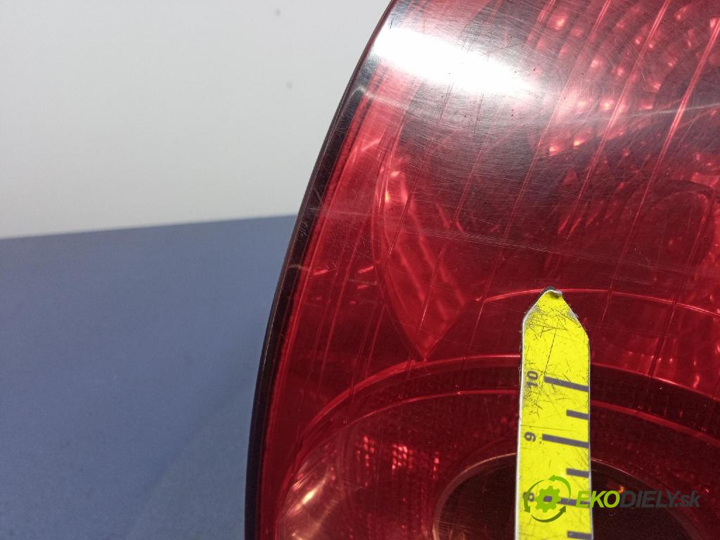 Toyota Avensis 2005 svetlo / reflektor zad Prava: Vonkajsia:
