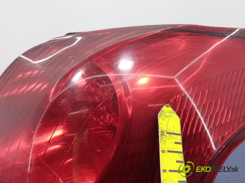 Toyota Avensis 2005 svetlo / reflektor zad Prava: Vonkajsia: