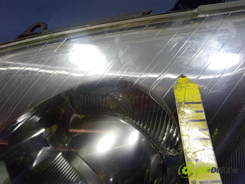 Toyota Avensis 2005 světlo Levý: