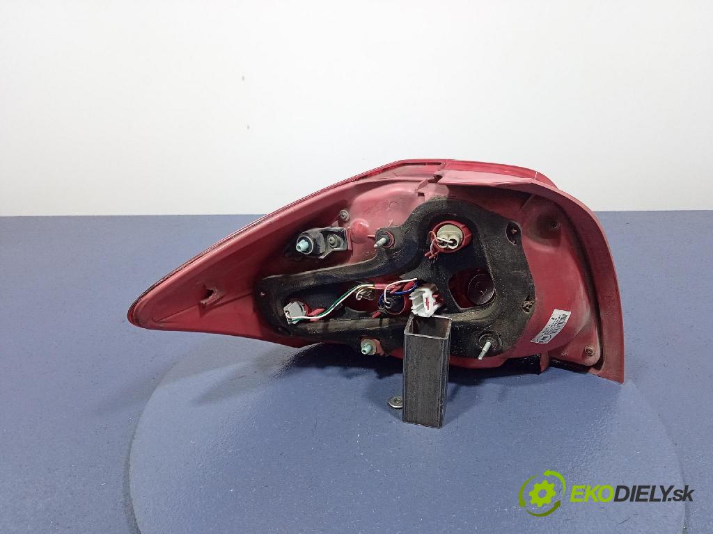 Toyota Auris 2012 svetlo / reflektor zad Prava: Vonkajsia: 81660-02540-00