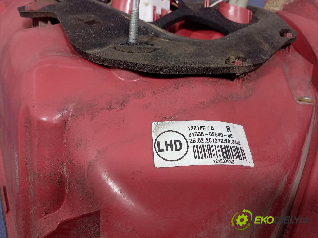 Toyota Auris 2012 svetlo / reflektor zad Prava: Vonkajsia: 81660-02540-00