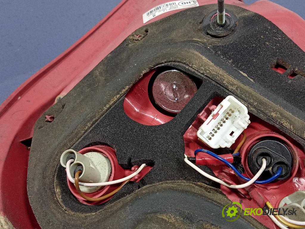 Toyota Auris 2012 svetlo / reflektor zad Prava: Vonkajsia: 81660-02540-00