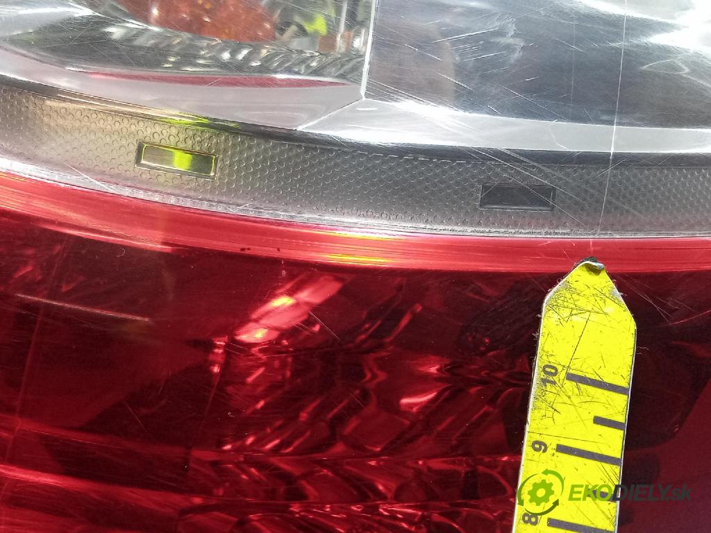 Toyota Auris 2012 svetlo / reflektor zad Prava: Vonkajsia: 81660-02540-00