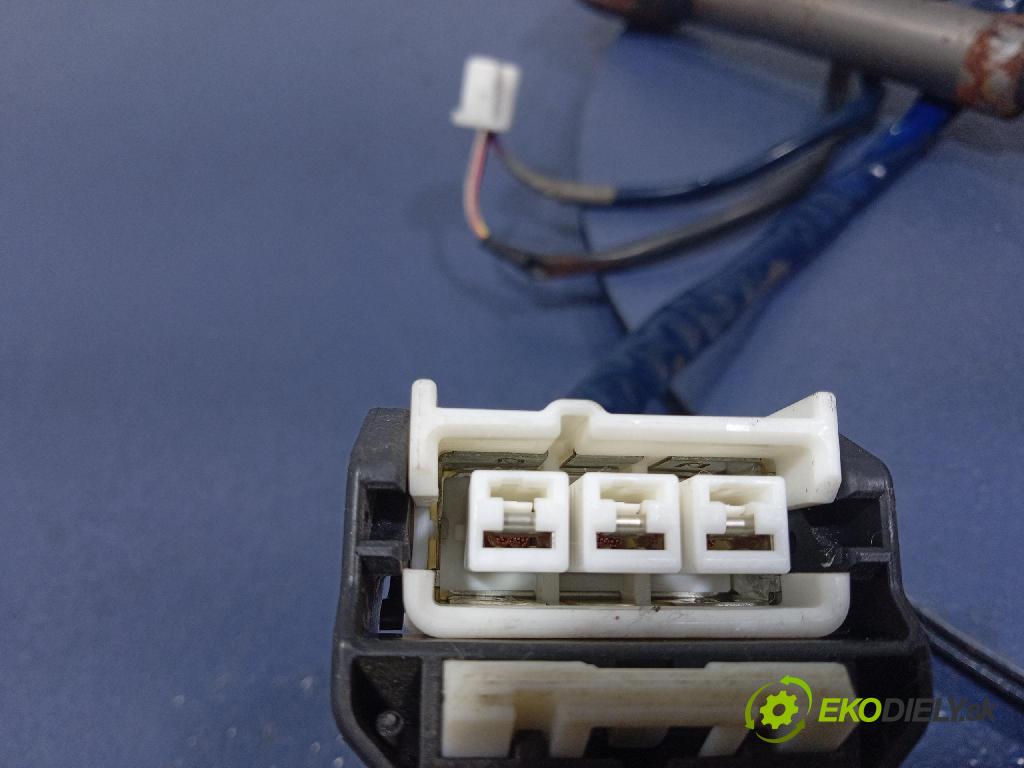 Toyota Auris 2012 Stĺpik volant x 45200-02283-00