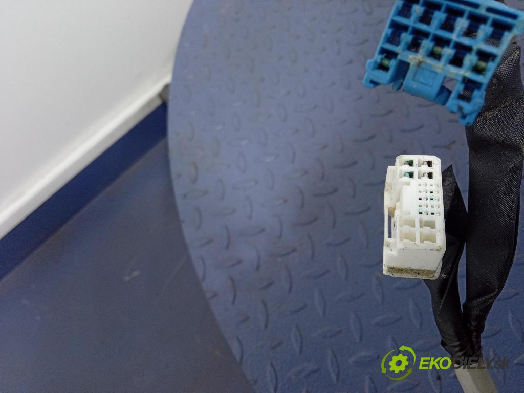 Toyota Auris 2012 dvere Predné pravé