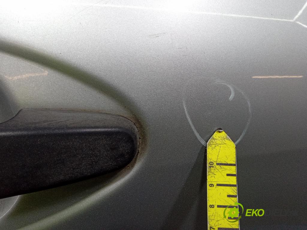 Toyota Auris 2012 dvere Predné pravé