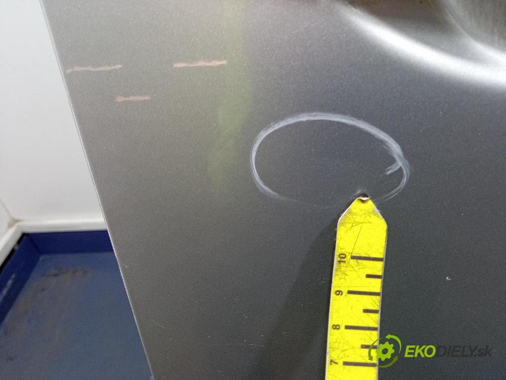 Toyota Auris 2012 dvere Predné pravé 