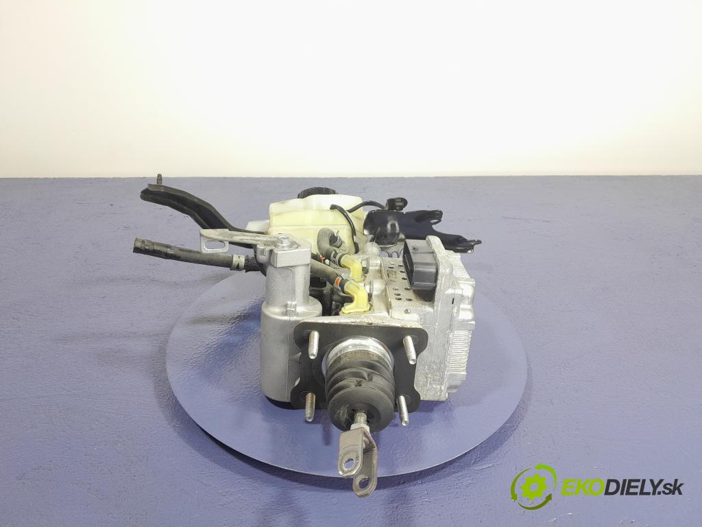 Toyota Auris 2017 čerpadlo Brzda: 47270-47030