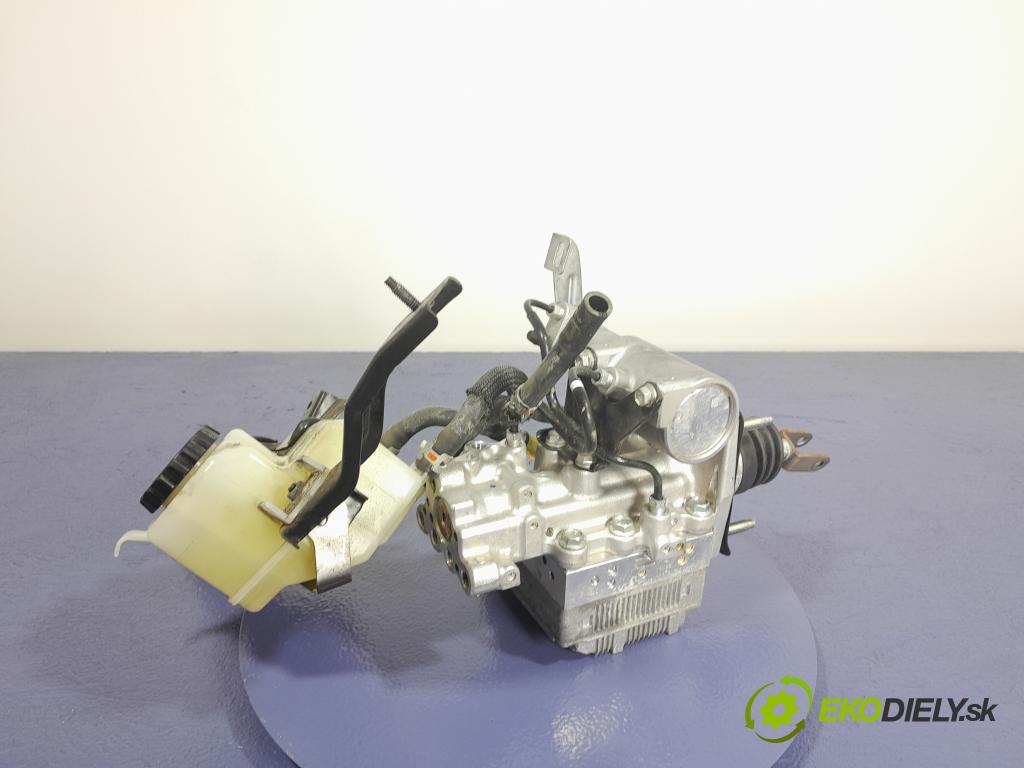 Toyota Auris 2017 čerpadlo Brzda: 47270-47030