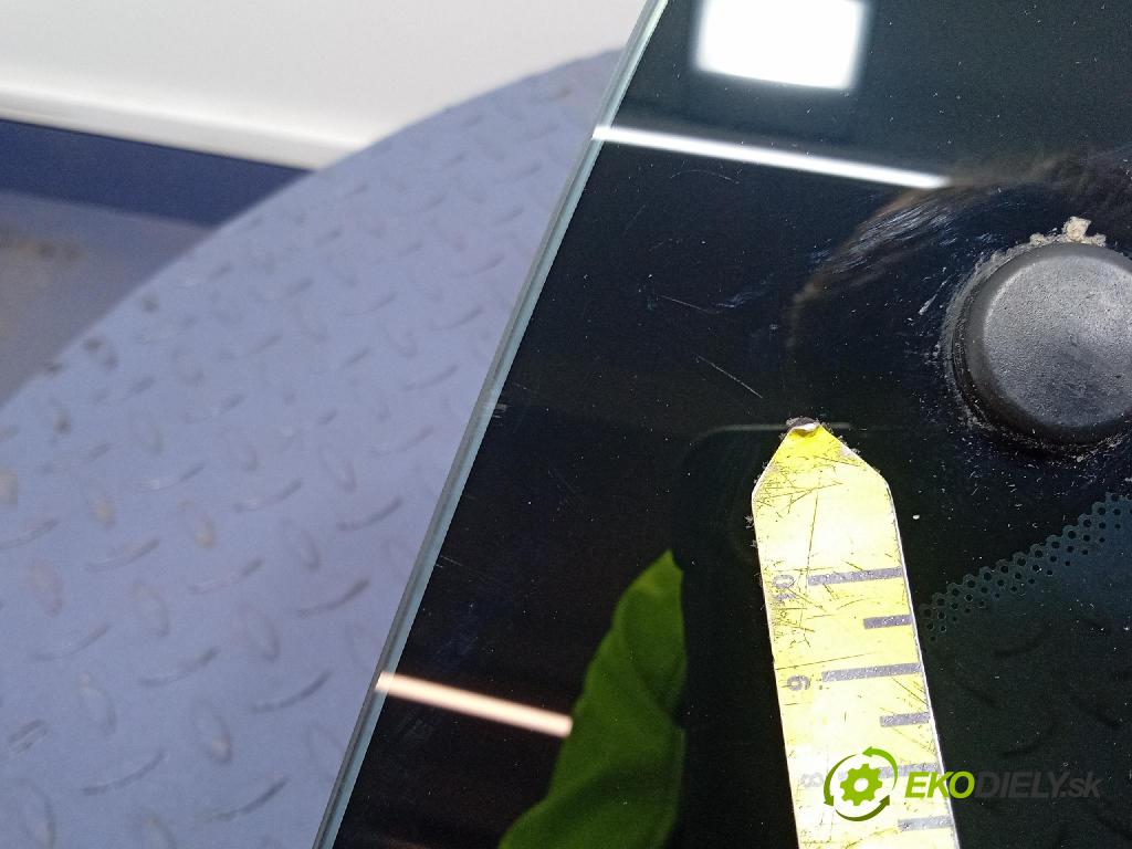 Peugeot Partner 2015 sklo dvere zad ľavé