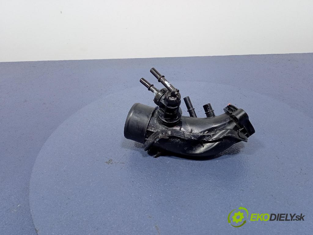 Renault Captur 2023 rúrka Vzduch: 165763262R