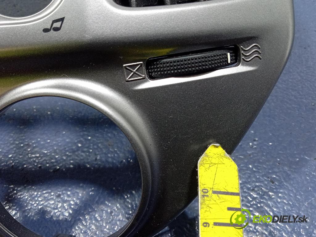 Hyundai I20 2014 GRIDS: Prúd vzduchu: Vzduch: 84704-1J630